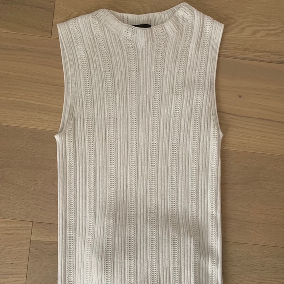 Theory sleeveless top - Picture 2 of 6